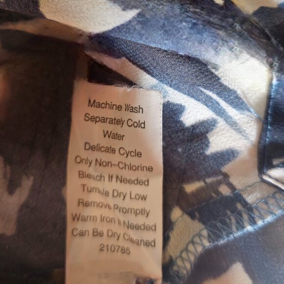 Cabi Sheer Collarless Sleeveless Blouse Shades of Blue Size L - Picture 7 of 8